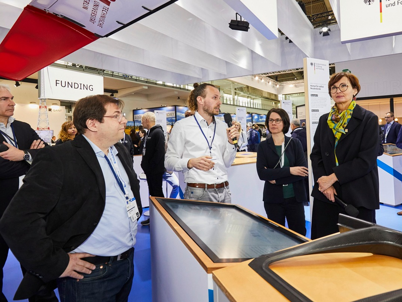 Hannover Messe 2024: Forschungsprojekt für das Laden von E-Fahrzeugen mit Windenergie - Foto: presseportal.de