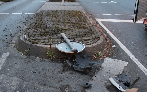 POL-HA: 31-jährige Autofahrerin kollidiert in Haspe mit Verkehrsinsel und verletzt sich leicht - Foto: presseportal.de