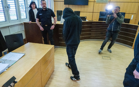 Der Hauptangeklagte am Landgericht Stralsund. Der Mann ist zu einer Haftstrafe verurteilt woden. - Foto: Stefan Sauer/dpa