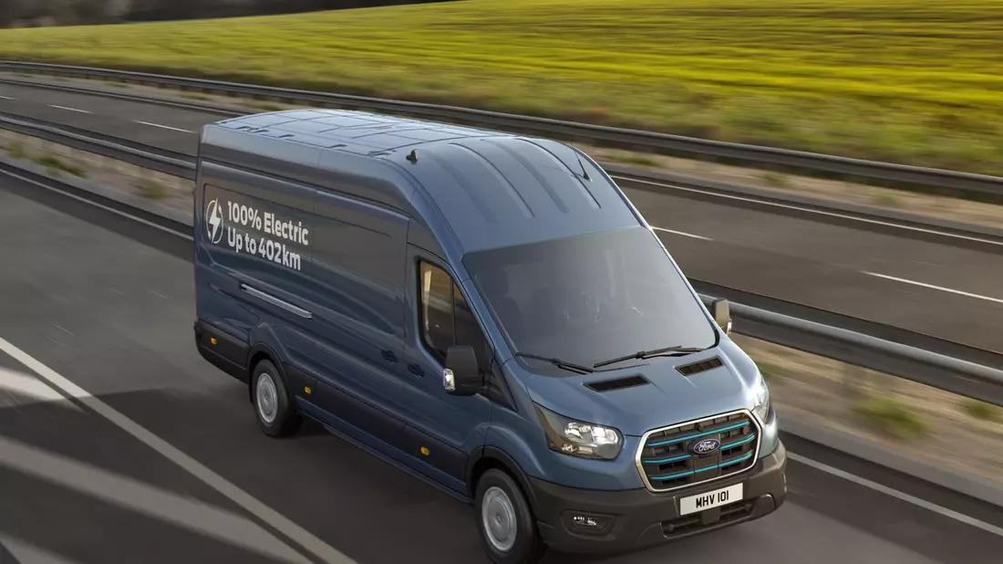 Schneller laden und weiter fahren: Ford Pro wertet den vollelektrischen Marktführer E-Transit weiter auf - Bild: presseportal.de