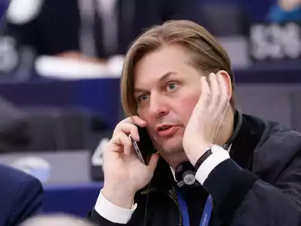 Maximilian Krah ist der AfD-Spitzenkandidat für die Europawahl. - Foto: Jean-Francois Badias/AP/dpa