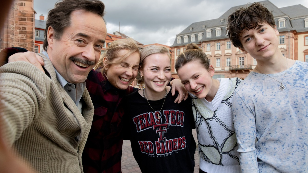 ALTER WEISSER MANN / LEONINE Studios und Wiedemann & Berg Film geben Drehstart von Simon Verhoevens neuer Kinokomödie bekannt - Foto: presseportal.de