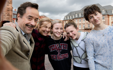 ALTER WEISSER MANN / LEONINE Studios und Wiedemann & Berg Film geben Drehstart von Simon Verhoevens neuer Kinokomödie bekannt - Foto: presseportal.de