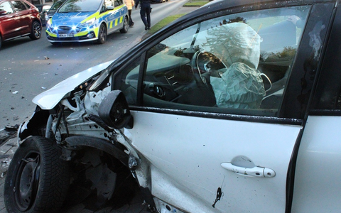 POL-MI: Kollision im Gegenverkehr - Foto: presseportal.de