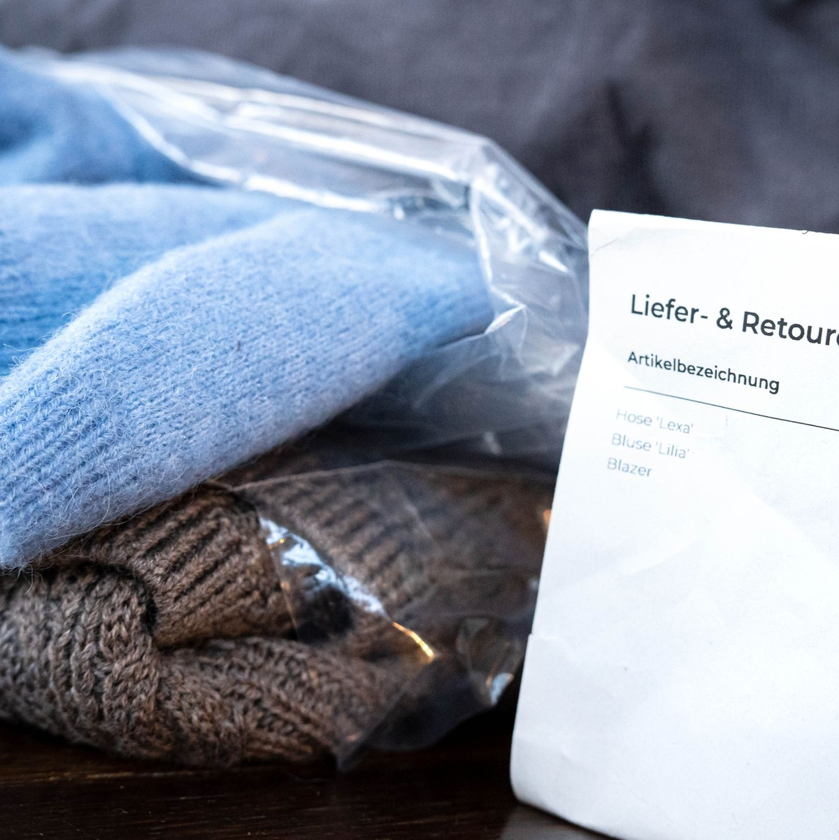 Einkaufen per Mausklick ist auch zur Weihnachtszeit beliebt. (Symbolbild) - Foto: Sina Schuldt/dpa