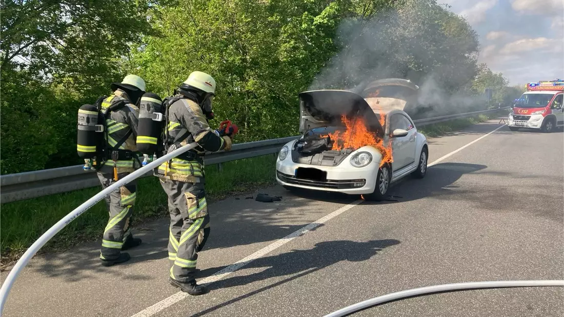 FW Bocholt: Fahrzeugbrand auf der B473 - Bild: presseportal.de