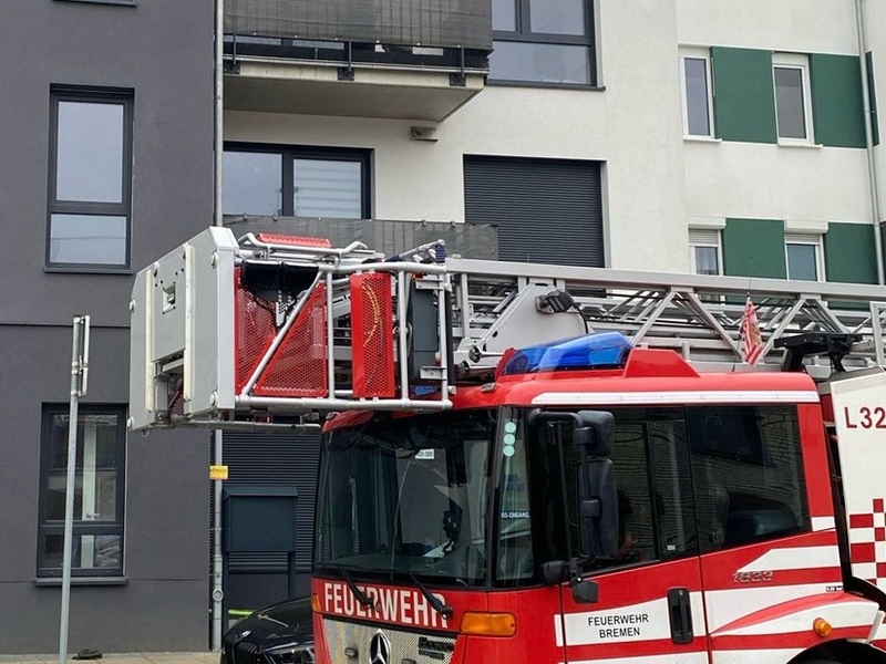 FW-HB: Kellerbrand / Zwei Personen und zwei Katzen gerettet - Foto: presseportal.de