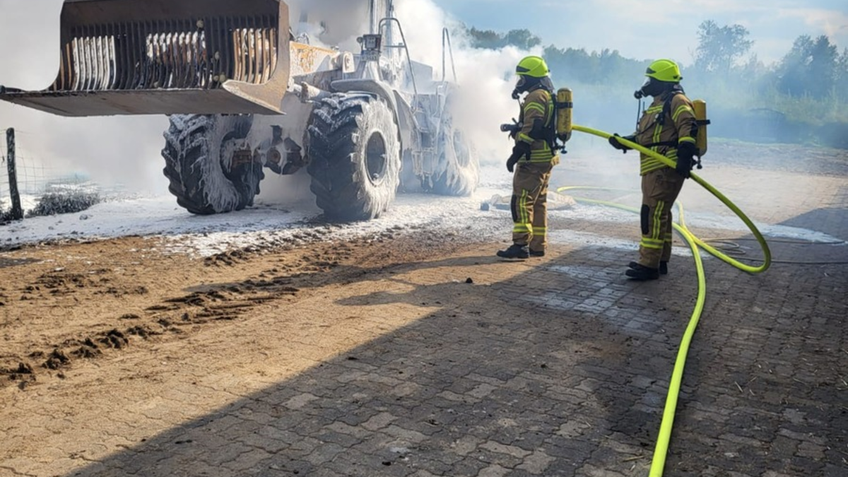 FW Gangelt: Brand eines Radladers - Foto: presseportal.de
