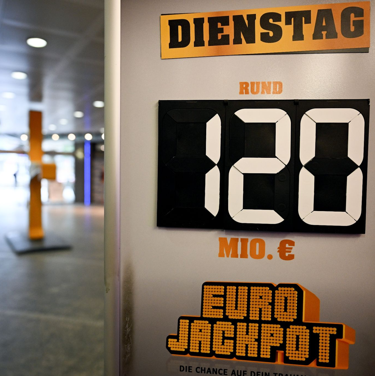Der Höchstgewinn im Eurojackpot liegt bei 120 Millionen Euro. (Symbolbild) - Foto: Federico Gambarini/dpa