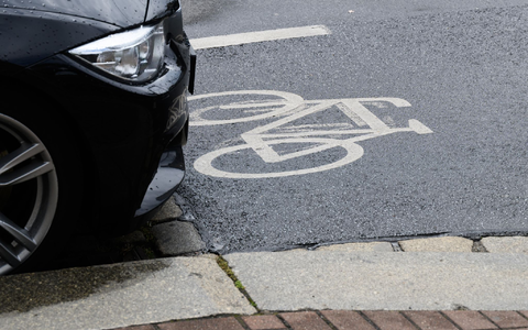 Laut einer neuen Umfrage hält eine Mehrheit der Bevölkerung Investitionen in die Verkehrsinfrastruktur für notwendig. - Foto: Robert Michael/dpa