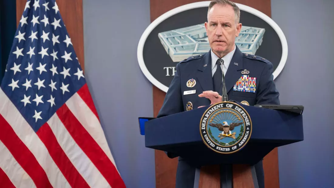 «Am 22. April verübten mit dem Iran verbündete Milizen zwei erfolglose Angriffe auf US-Streitkräfte im Irak und in Syrien», sagt Pentagon-Sprecher Pat Ryder in Washington. - Bild: Kevin Wolf/AP/dpa