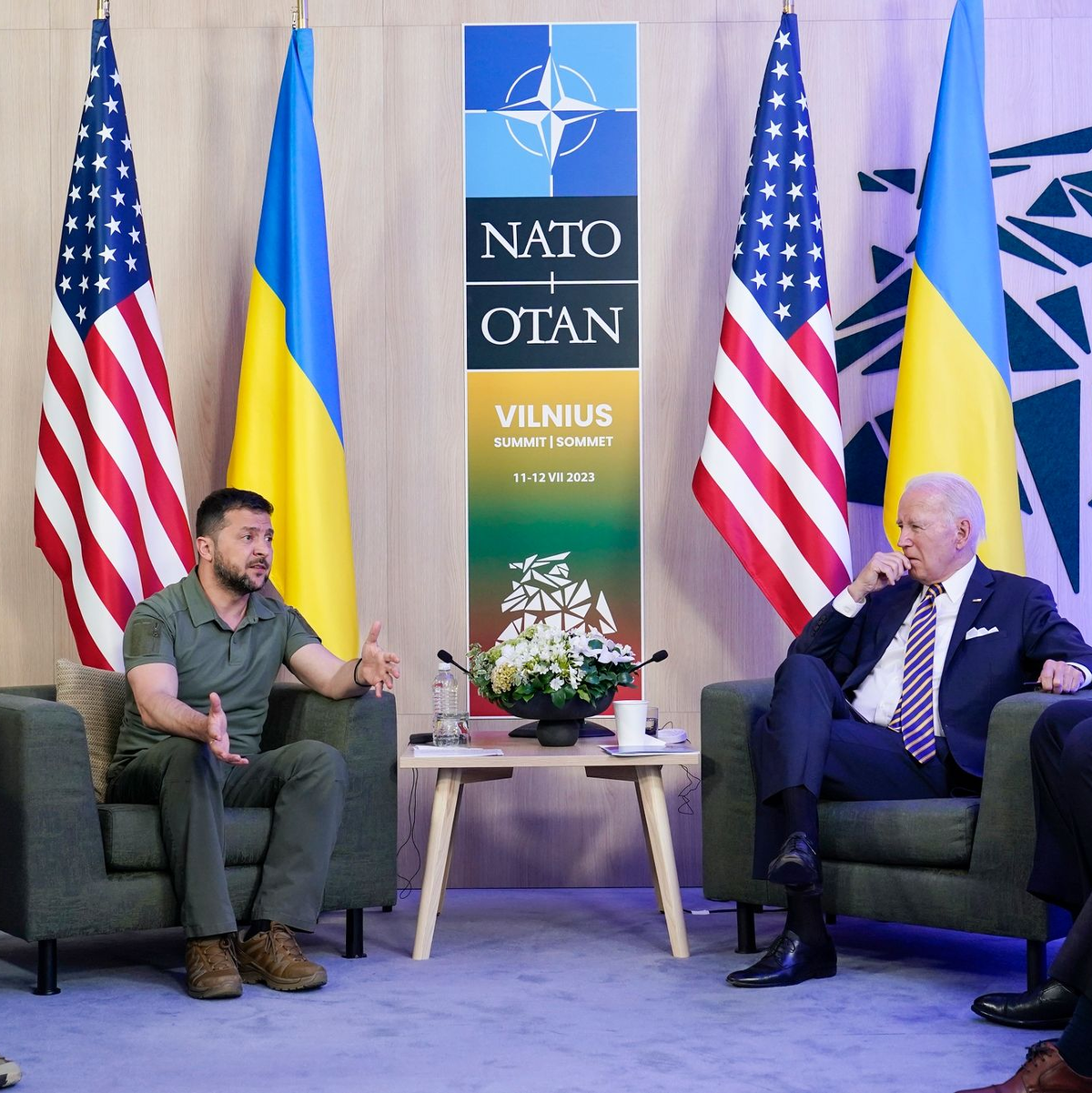 Der ukrainische Präsident Wolodymyr Selenskyj schreibt auf der Plattform X: «Diese Abstimmung stärkt Amerikas Rolle als Leuchtturm der Demokratie und als Führer der freien Welt.» - Foto: Susan Walsh/AP/dpa