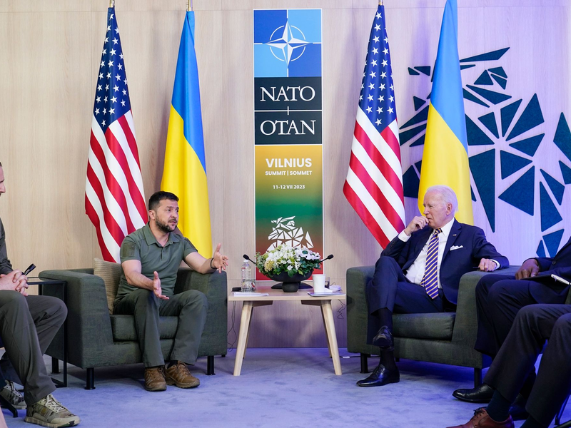 Selenskyj will mit Biden über seinen Friedensplan sprechen. (Archivbild) - Foto: Susan Walsh/AP/dpa