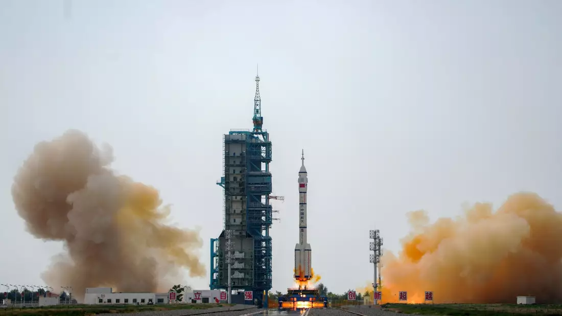 China investiert seit Jahren kräftig in sein Weltraumprogramm (Archivbild). - Bild: Mark Schiefelbein/AP/dpa