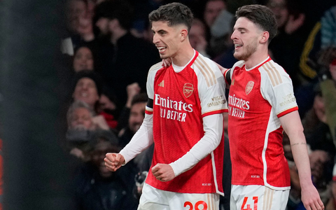 Für Kai Havertz (l) waren es die Saisontore Nummer zehn und elf. - Foto: Kin Cheung/AP/dpa