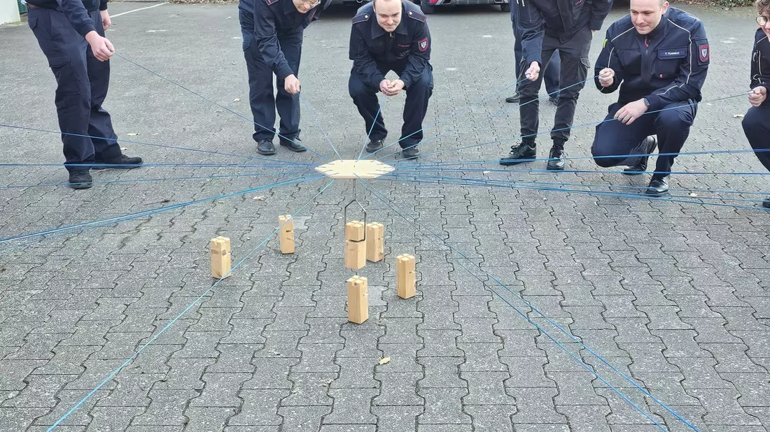 FW-AR: Erfolgreicher Abschluss des Sprechfunklehrgangs der Feuerwehr Arnsberg - Bild: presseportal.de