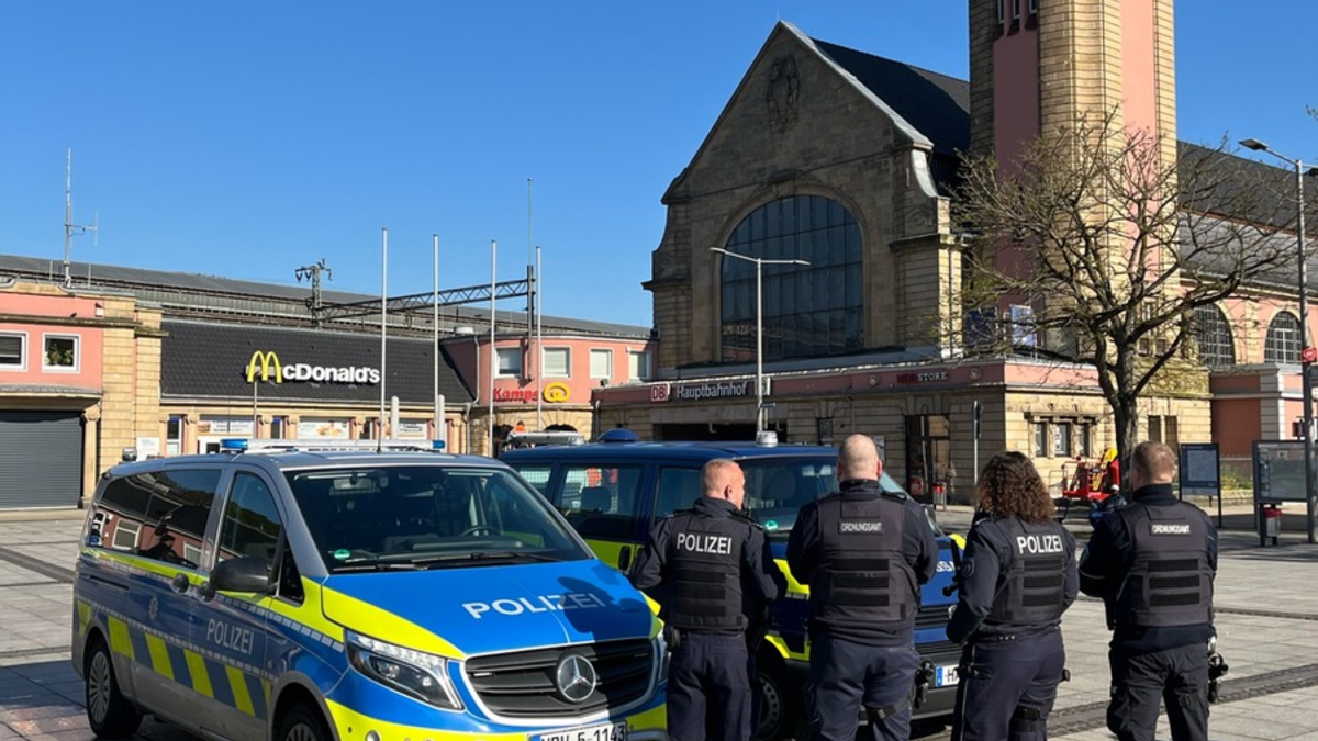POL-HA: Kontrollen mit Ordnungsamt, Bereitschaftspolizei und Hagener Beamten - Foto: presseportal.de