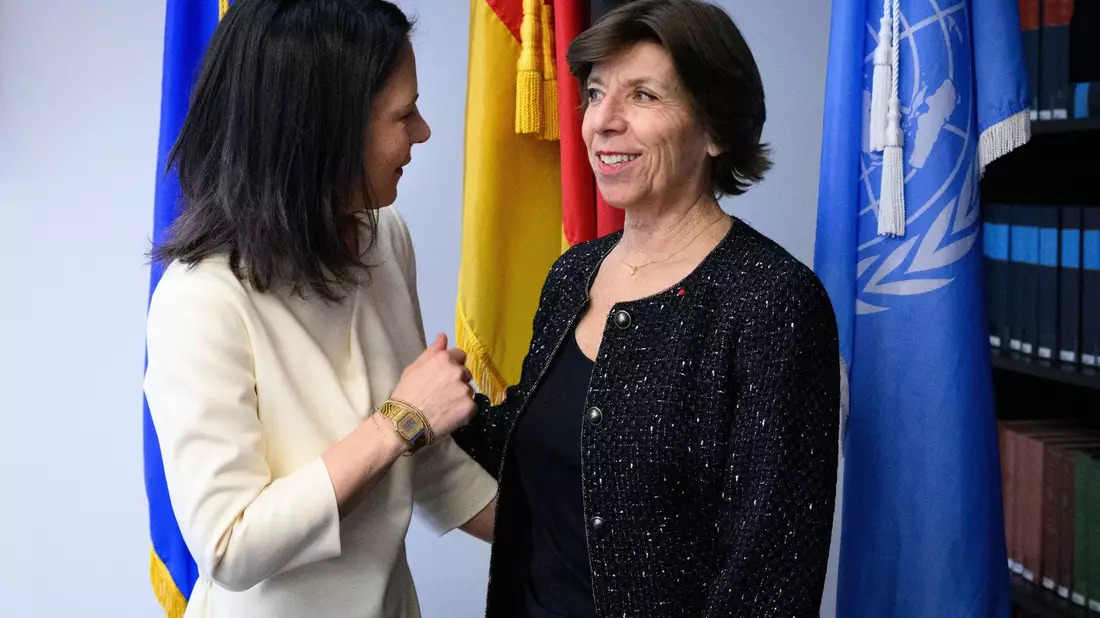 Bundesaußenministerin Annalena Baerbock im Gespräch mit der ehemaligen französischen Außenministerin Catherine Colonna (r), die mit der Prüfung der UNRWA beauftragt worden war (Archivbild). - Bild: Bernd von Jutrczenka/dpa