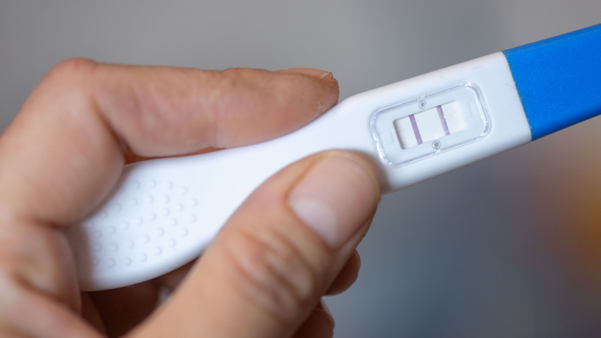 Im vergangenen Jahr gab es in Deutschland 106.000 Schwangerschaftsabbrüche (Symbolbild). - Foto: Hendrik Schmidt/dpa