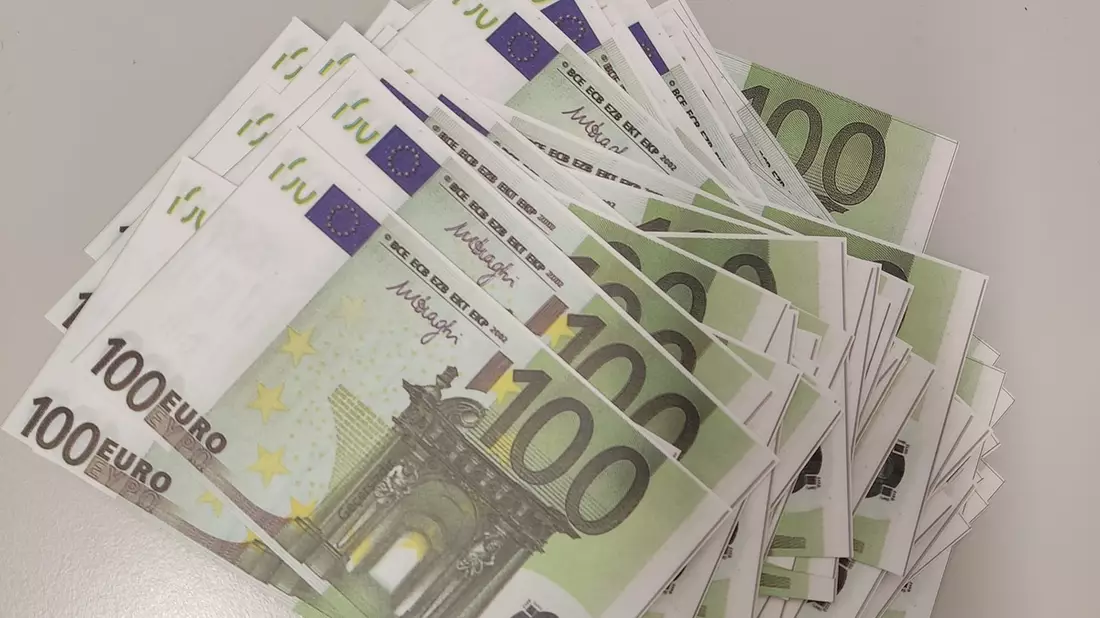 HZA-MS: Falschgeld, Waffen, Steinkoralle - verbotene Überraschungen im Reisegepäck / Zoll am Flughafen Münster/Osnabrück leitet Verfahren gegen mehrere Reisende ein - Bild: presseportal.de