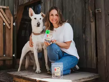 MicroHarvest und VEGDOG präsentieren innovatives Hunde-Leckerli mit bahnbrechendem Protein aus Mikroorganismen - Foto: presseportal.de