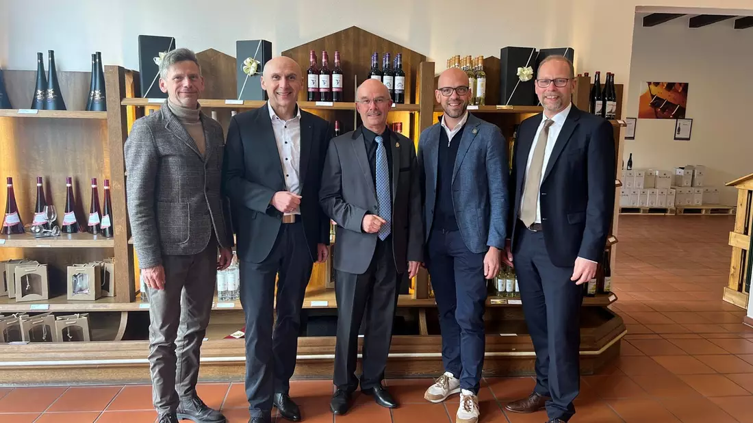 Goldene Raiffeisennadel für Henning Seibert: Vorreiter und Vordenker in der Weinwirtschaft - Bild: presseportal.de