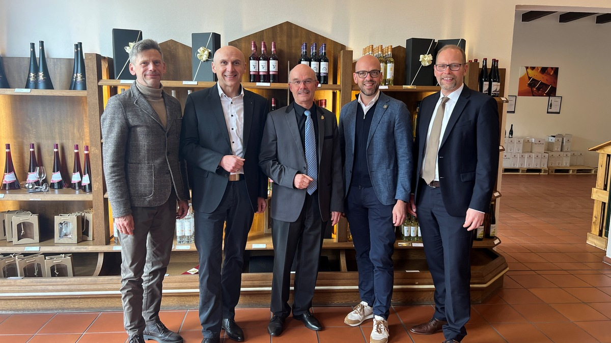 Goldene Raiffeisennadel für Henning Seibert: 