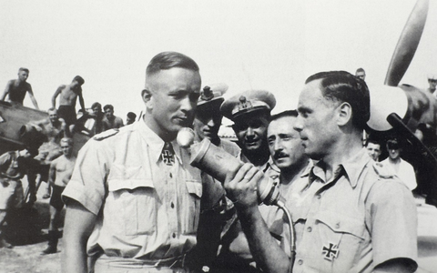 ZDF-Doku ĂĽber Medienmacher mit NS-Vergangenheit: Reporter in Hitlers Krieg. Von der Diktatur in die Demokratie - Foto: presseportal.de ZDF-Doku ĂĽber Medienmacher mit NS-Vergangenheit: Reporter in Hitlers Krieg. Von der Diktatur in die Demokratie - Foto: presseportal.de
