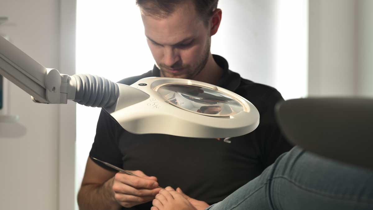 Hühnerauge, Warzen und Nagelpilz? Podologe verrät, wann die Behandlung zu Hause Sinn ergibt und wann man in die Praxis sollte - Foto: presseportal.de