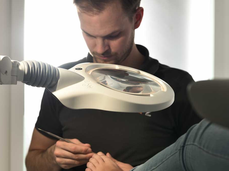 Hühnerauge, Warzen und Nagelpilz? Podologe verrät, wann die Behandlung zu Hause Sinn ergibt und wann man in die Praxis sollte - Foto: presseportal.de