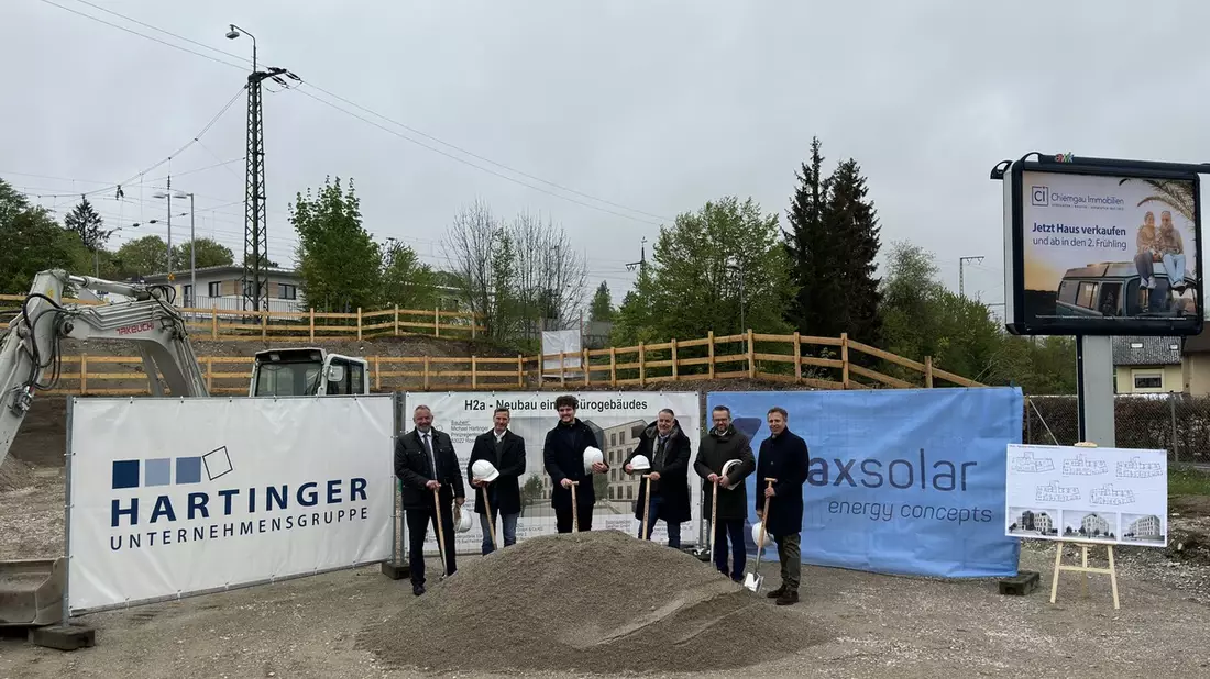 Spatenstich: Bau der neuen Firmenzentrale für MaxSolar in Traunstein beginnt - Bild: presseportal.de