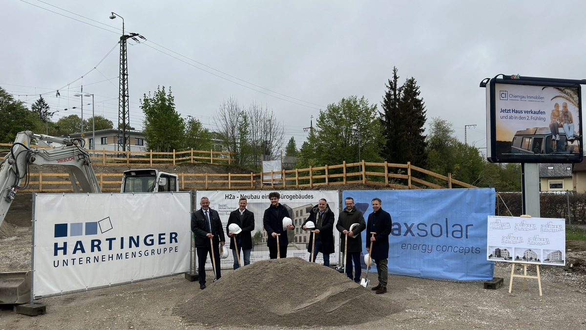 Spatenstich: Bau der neuen Firmenzentrale für MaxSolar in Traunstein beginnt - Foto: presseportal.de
