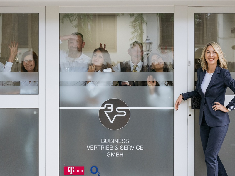 Tatjana Kljueva von der BVS Business Vertrieb & Service GmbH: Warum mittelständische Unternehmen einen Partner für ihre Telekommunikation benötigen - Foto: presseportal.de