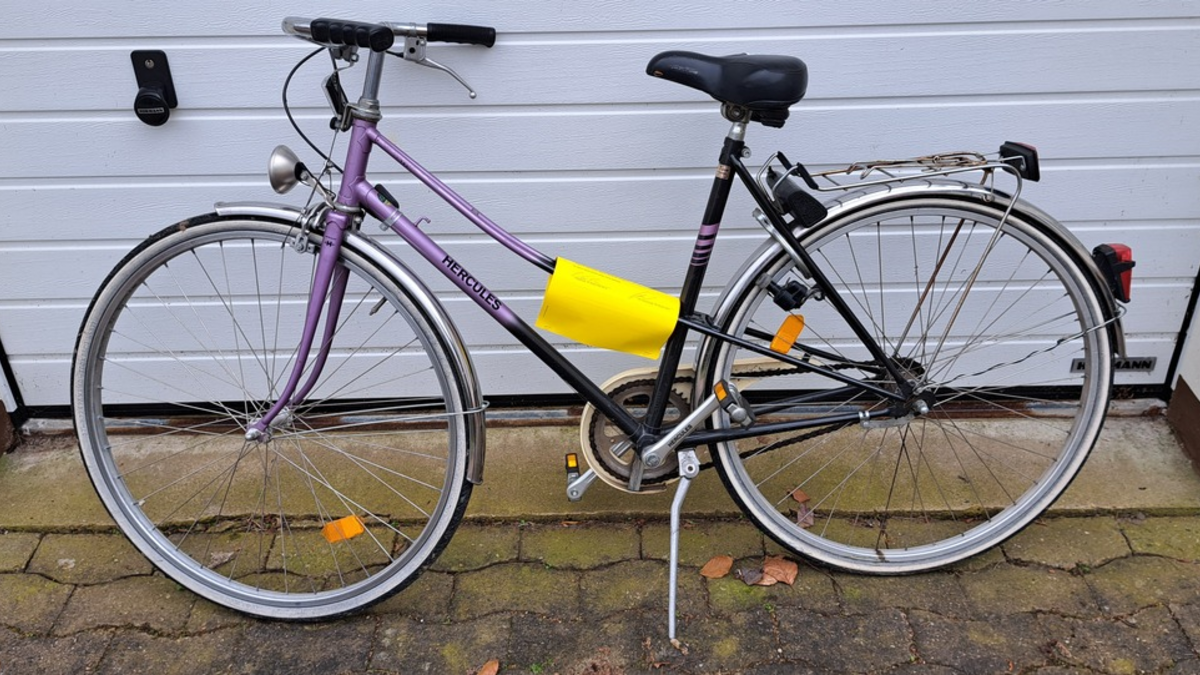 POL-NI: Polizei Rinteln sucht Eigentümer von vier Fahrrädern und zwei Handtaschen - Foto: presseportal.de