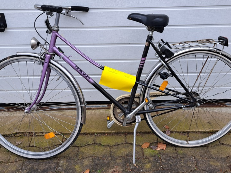 POL-NI: Polizei Rinteln sucht Eigentümer von vier Fahrrädern und zwei Handtaschen - Foto: presseportal.de