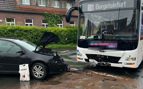 POL-COE: Rosendahl, Darfeld, Osterwicker Straße/ Auto und Linienbus kollidieren - Foto: presseportal.de