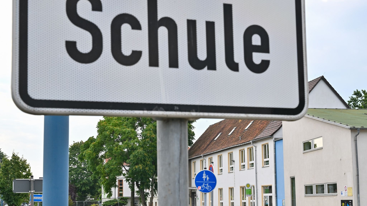 Im Sommer wird eine weitere Lehrerin die Schule in Burg verlassen. - Foto: Patrick Pleul/dpa