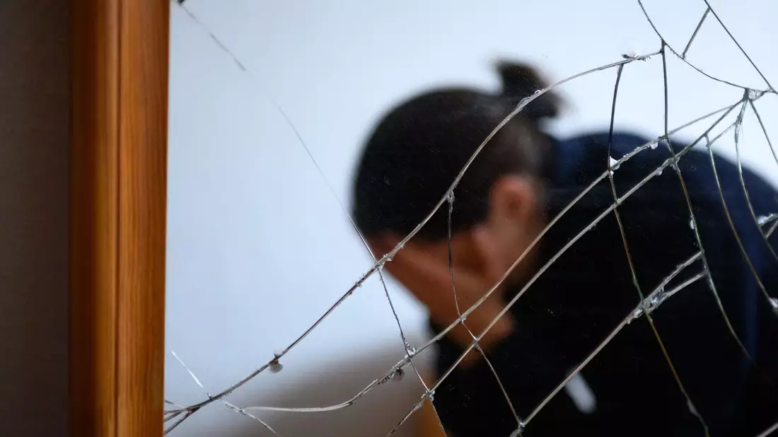 Das EU-Parlament hat sich auf schärfere Maßnahmen gegen Gewalt an Frauen geeinigt. - Bild: Jonas Walzberg/dpa