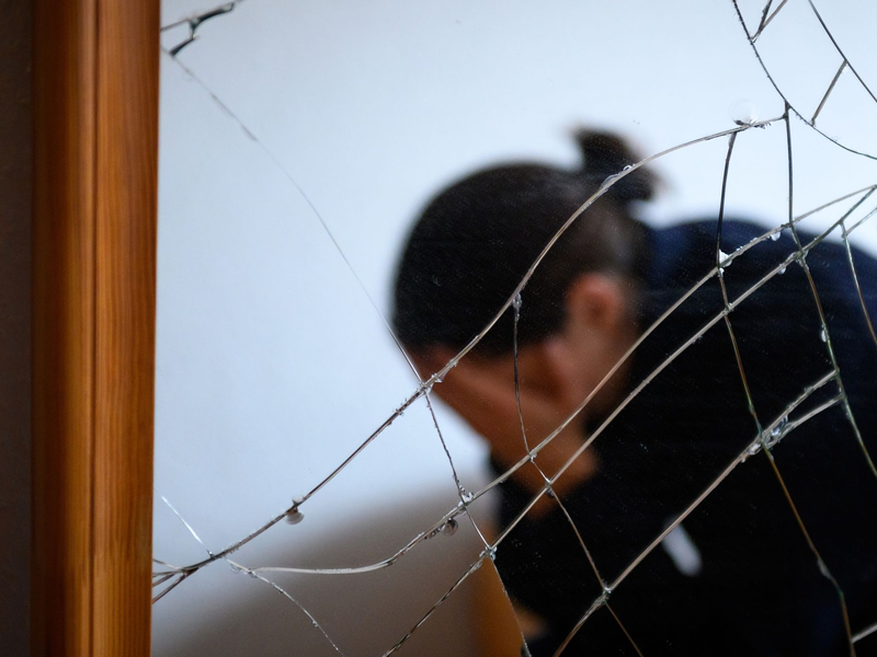 Das EU-Parlament hat sich auf schärfere Maßnahmen gegen Gewalt an Frauen geeinigt. - Foto: Jonas Walzberg/dpa