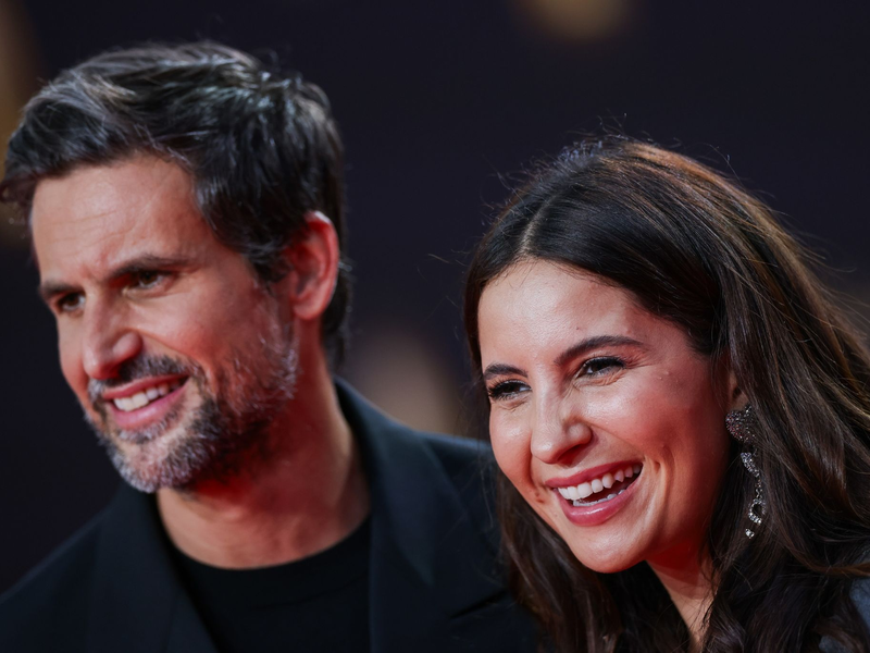 Nachwuchs bei dem Schauspieler-Paar: Tom Beck und Chryssanthi Kavazi freuen sich über ein Mädchen. - Foto: Rolf Vennenbernd/dpa