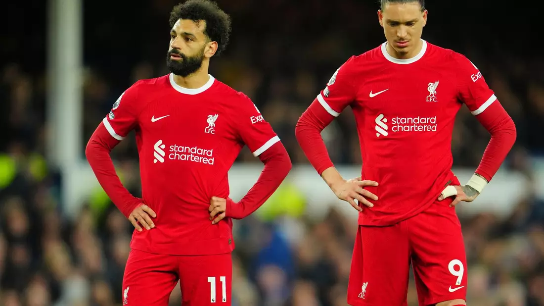 Liverpool kassierte im Derby beim FC Everton eine herbe Niederlage. - Bild: Jon Super/AP/dpa