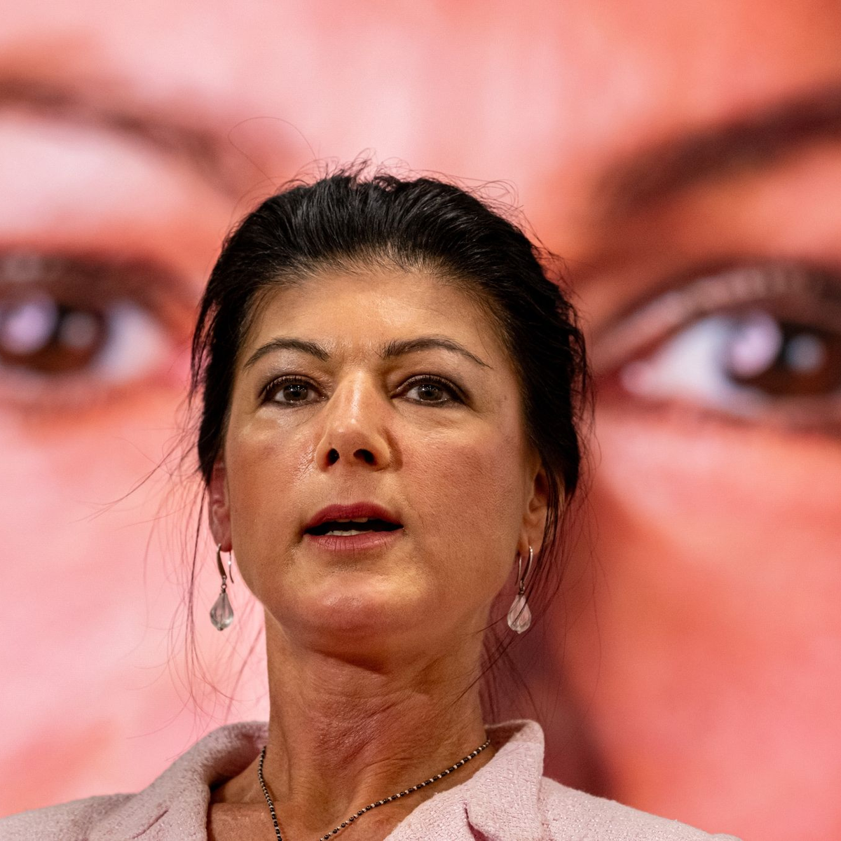 Parteigründerin Sahra Wagenknecht nicht mehr in der allerersten Reihe des BSW? Am Montag will sich die 56-Jährige erklären. (Archivbild) - Foto: Fabian Sommer/dpa