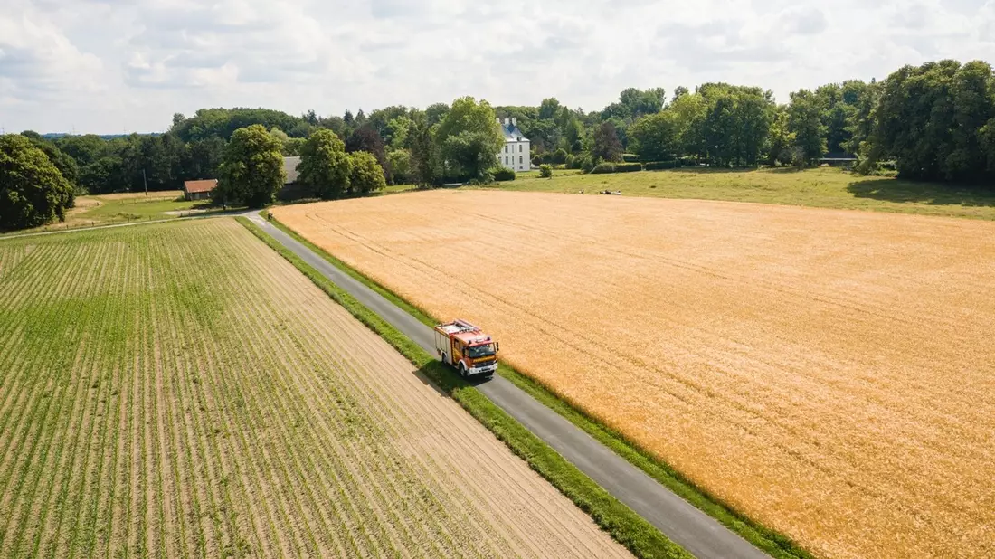FW Hünxe: Sturmschaden vor Eintreffen der Feuerwehr beseitigt - Bild: presseportal.de