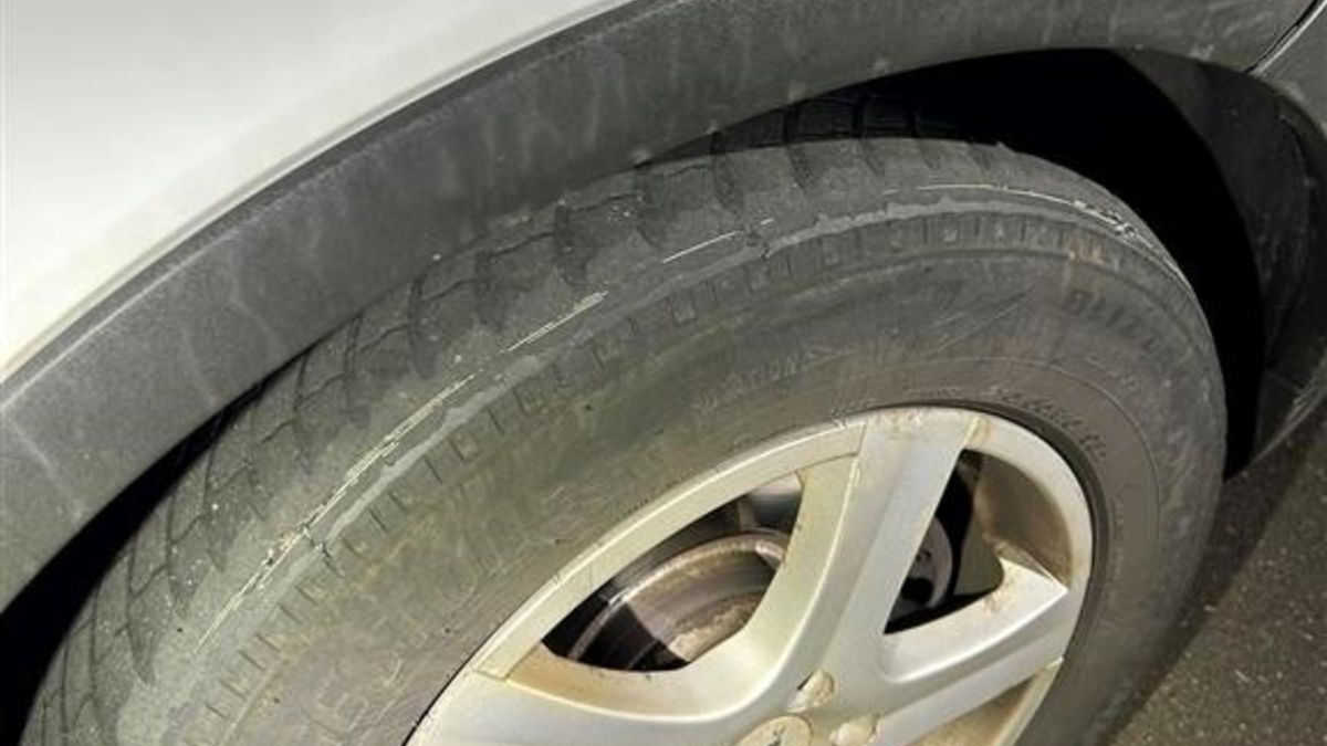 POL-PDTR: Fahrzeug bleibt stehen! Reifen bis zur Karkasse abgefahren - Foto: presseportal.de