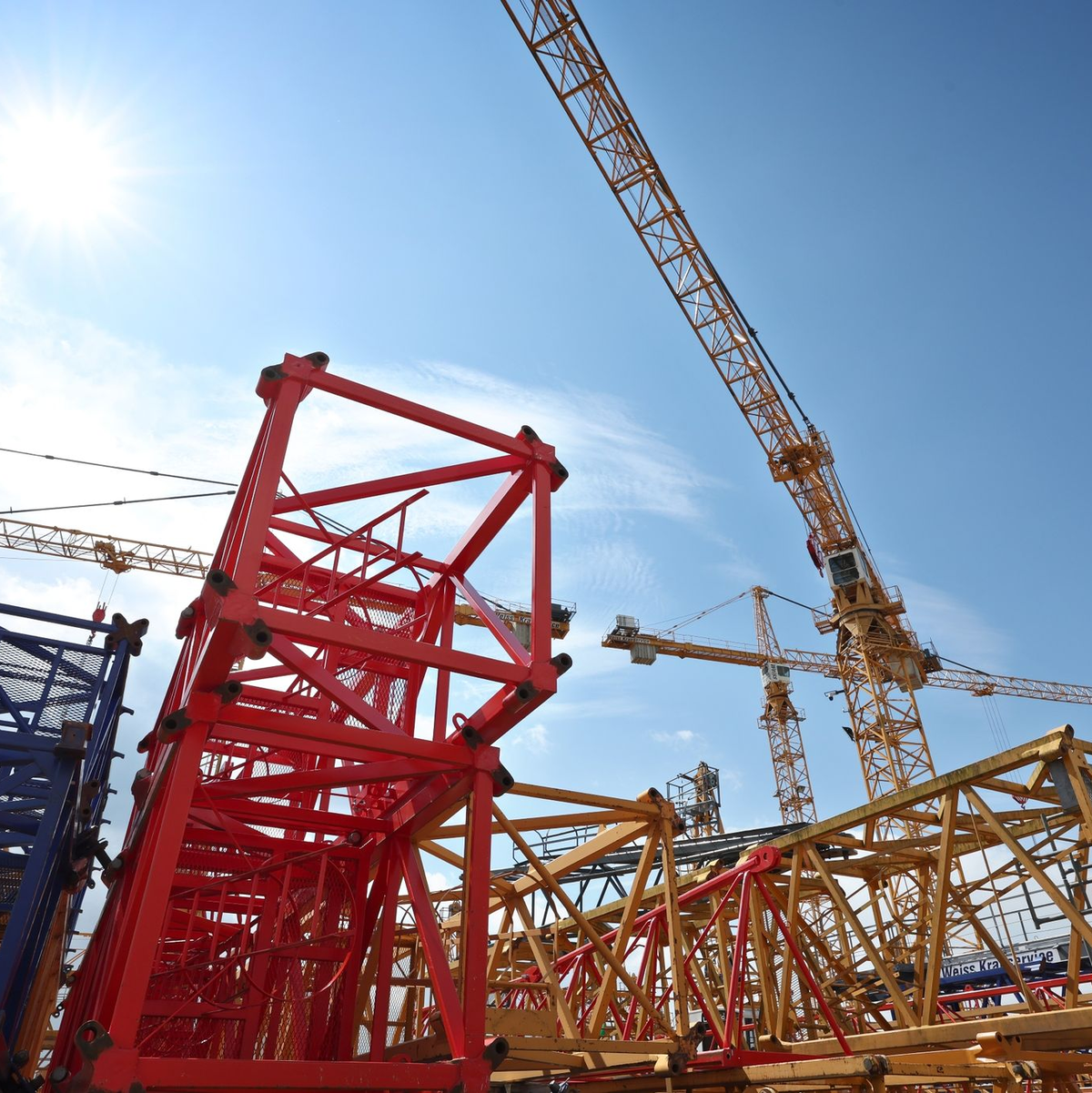 Die deutsche Wirtschaft schwächelt - die Baubranche etwa steckt in der Krise (Archivbild). - Foto: Karl-Josef Hildenbrand/dpa