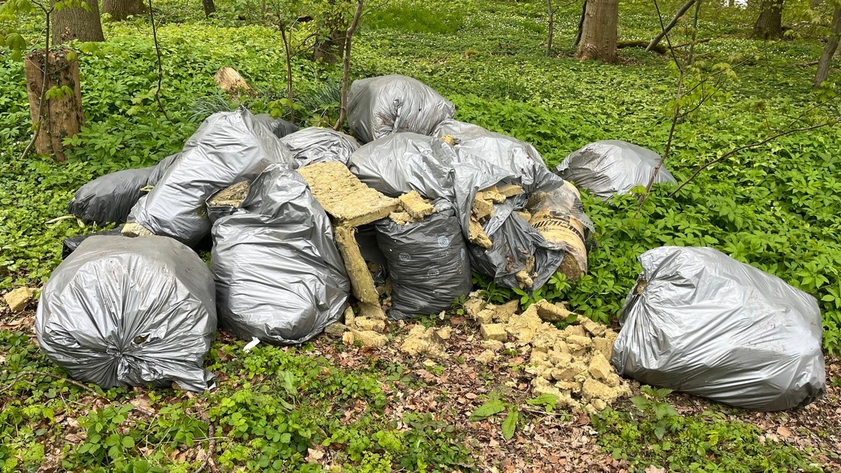 POL-HL: Ostholstein - Süsel / Unerlaubte Abfallentsorgung im Wald - Zeugen gesucht - Foto: presseportal.de