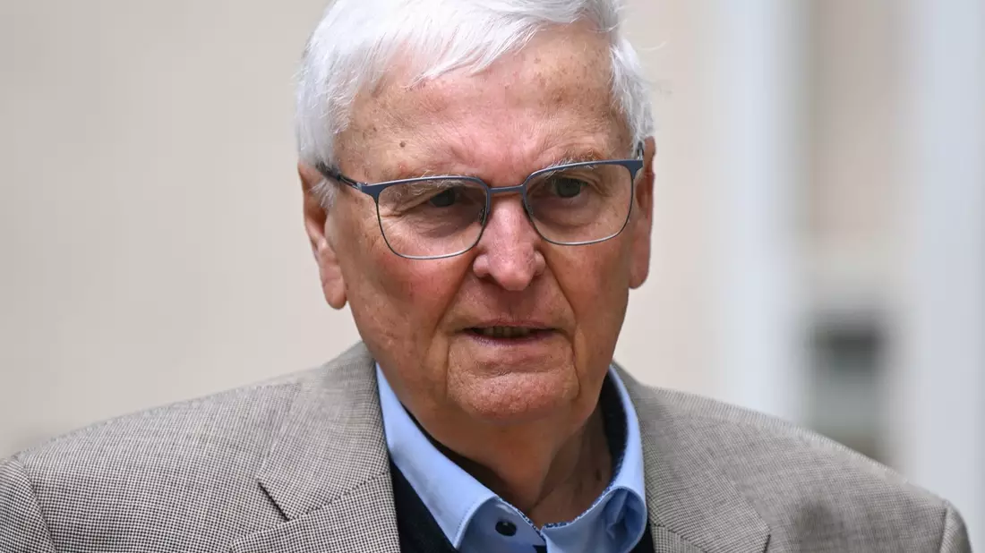 Theo Zwanziger ist nicht vor dem Landgericht Frankfurt am Main erschienen. - Bild: Arne Dedert/dpa