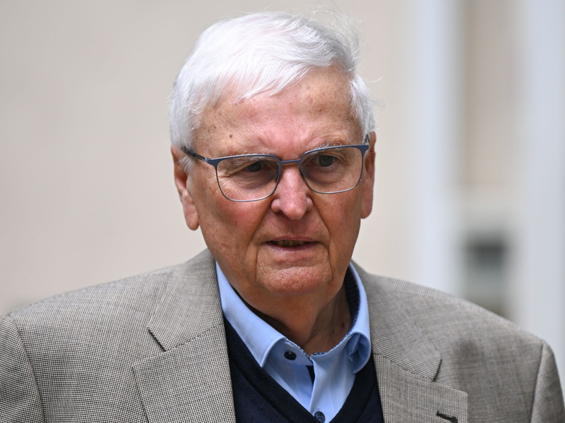 Theo Zwanziger ist nicht vor dem Landgericht Frankfurt am Main erschienen. - Foto: Arne Dedert/dpa