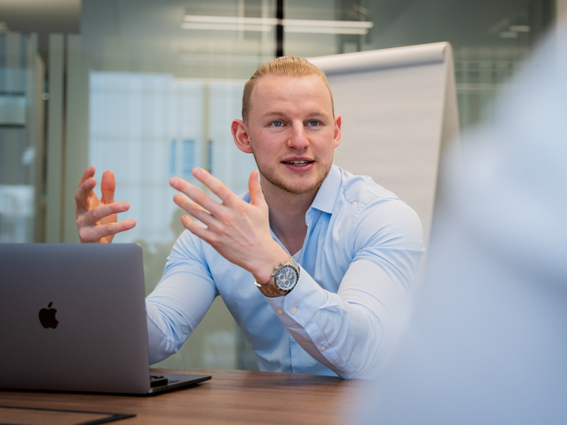 Jan Philipp Schmid von der NAJ Agency: Wie IT-Unternehmen durch Social Recruiting endlich wieder durchstarten können - Foto: presseportal.de