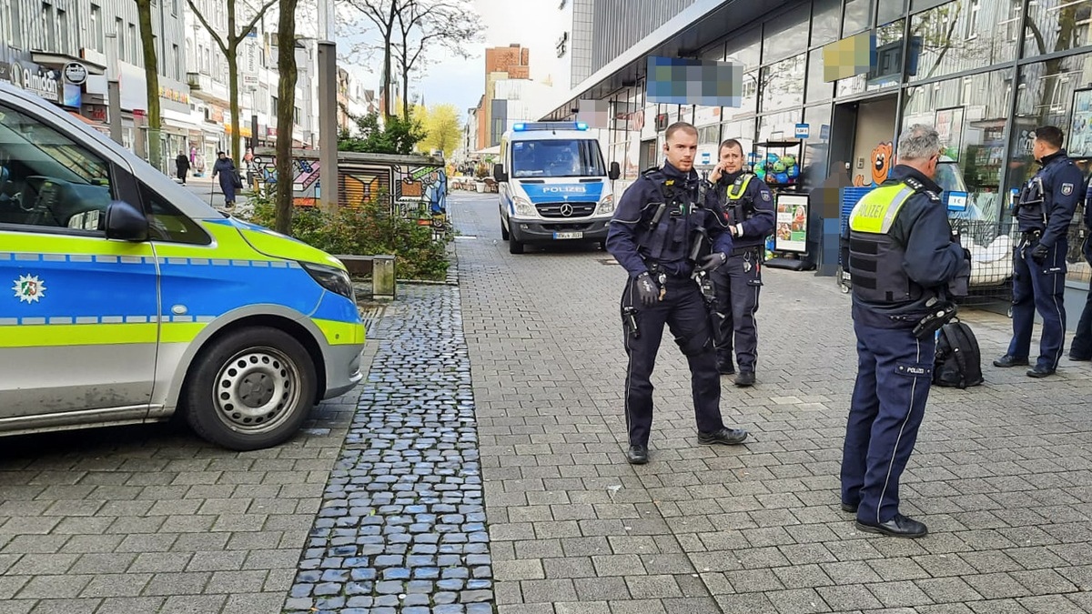 POL-BO: Schwerpunkteinsatz: Polizei zeigt Präsenz im Herner Stadtzentrum - Foto: presseportal.de